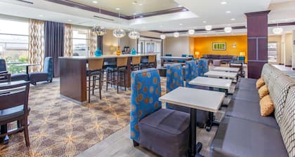 La Quinta Inn & Suites by Wyndham Gonzales TX