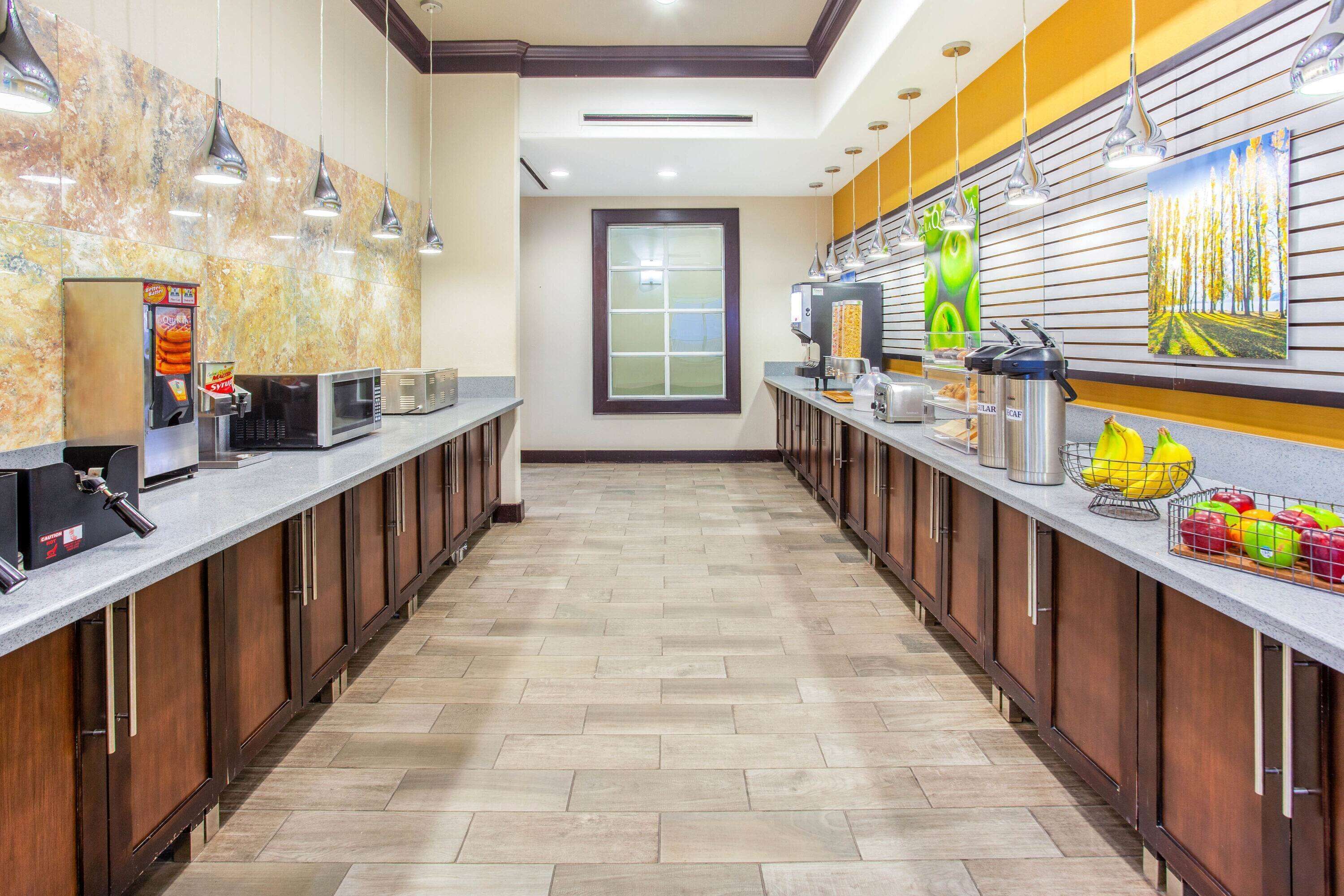 free daily continental breakfast