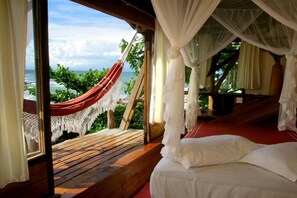 2 bedrooms, premium bedding, minibar, in-room safe