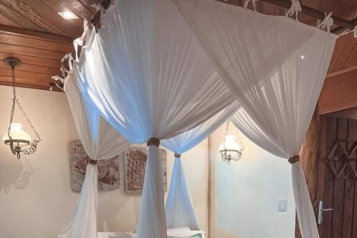 2 bedrooms, premium bedding, minibar, in-room safe