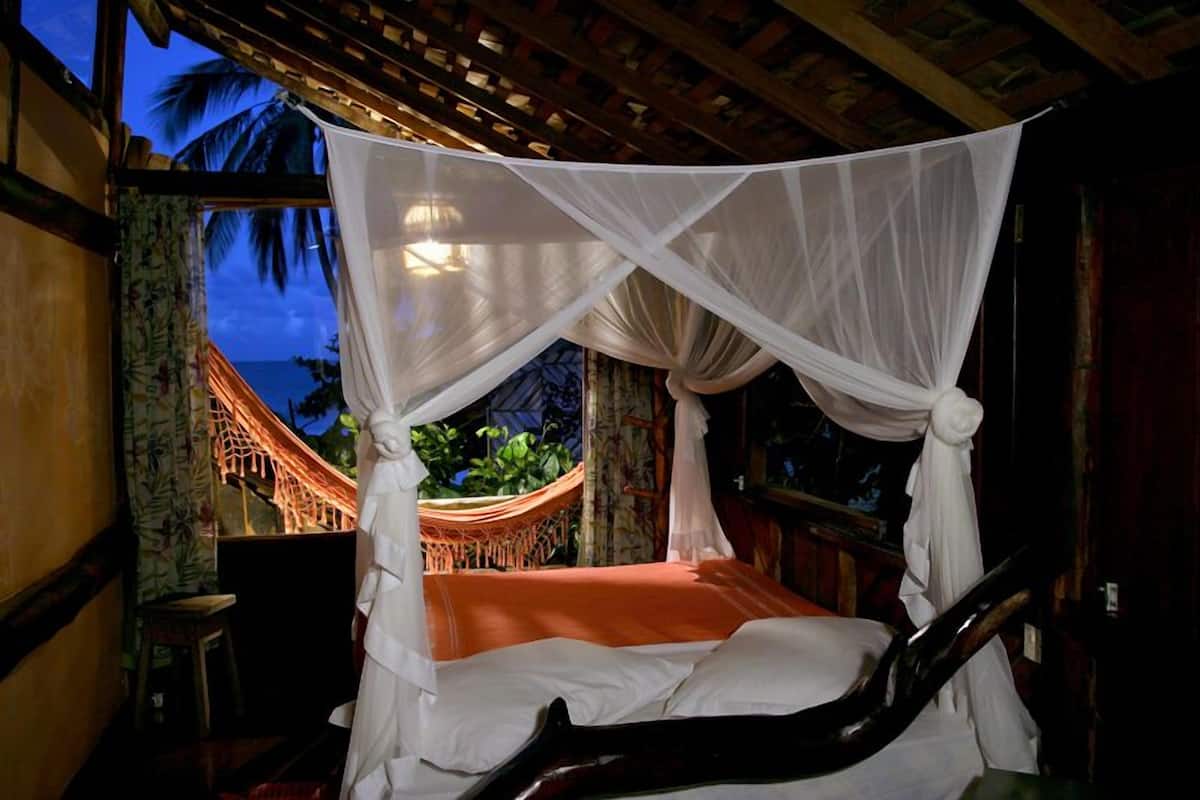 2 bedrooms, premium bedding, minibar, in-room safe