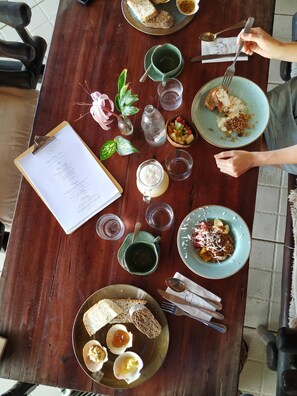 Free daily cooked-to-order breakfast 