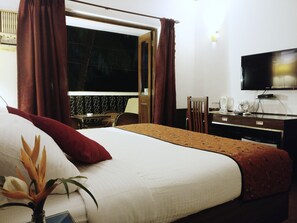 Superior-herbergi með tvíbreiðu rúmi | Skrifborð, rúmföt