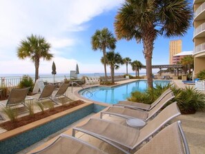 Deluxe-rum | Utomhuspool