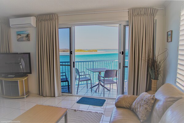 家庭公寓, 3 间卧室, 海洋景观, 海滨 | 起居区 | 电视