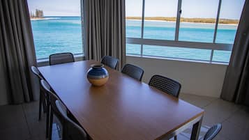 Family Apartment, 3 Bedrooms, Ocean View, Beachfront | In-room dining
