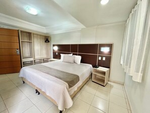 Super Luxo | Espacio para trabajar con un portátil, wifi gratis, ropa de cama