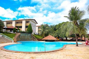 4 piscinas al aire libre