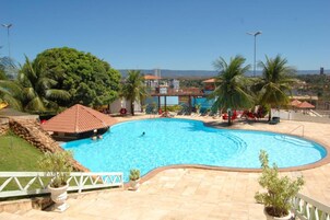 4 piscinas al aire libre