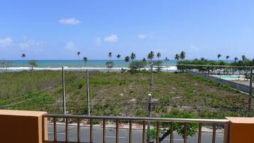Appartamento, 2 camere da letto, balcone | Vista spiaggia/mare