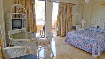 In-room safe, bed sheets