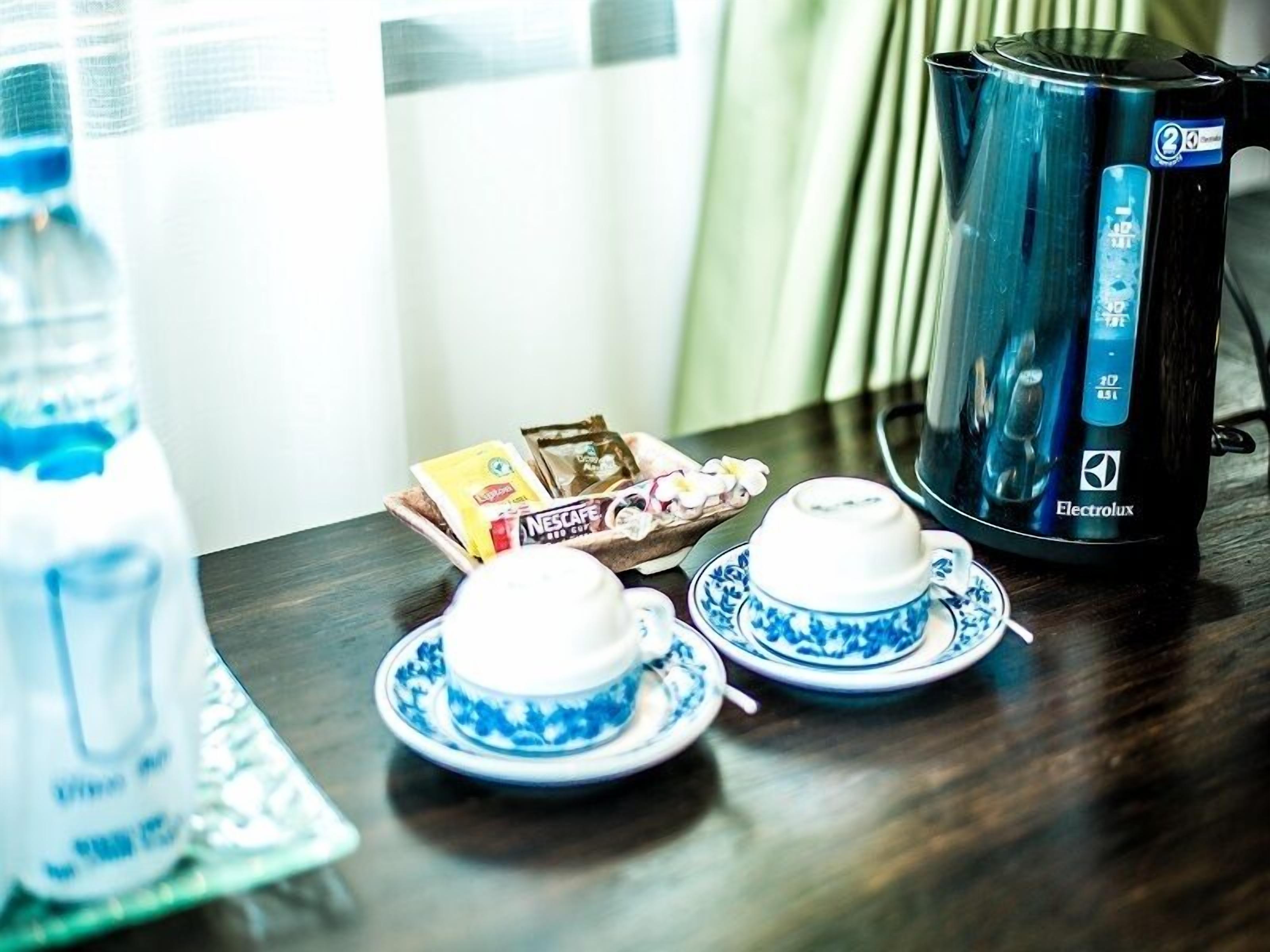 deluxe double room | coffee and/or coffee maker