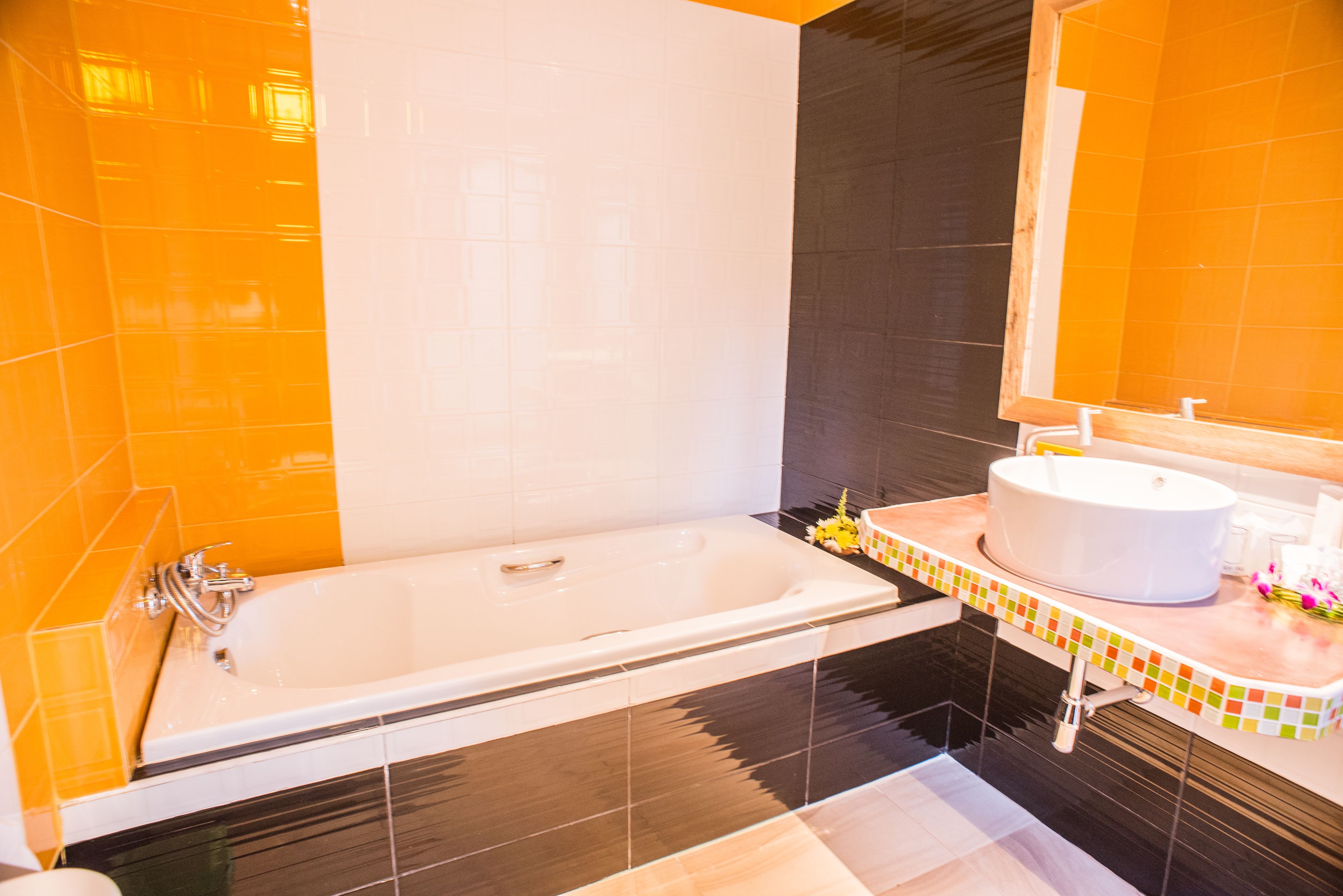 deluxe double room | bathroom | shower, free toiletries, towels