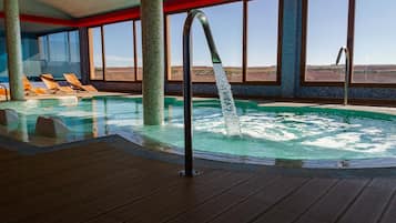 Couples treatment room(s), sauna, hot tub, steam room