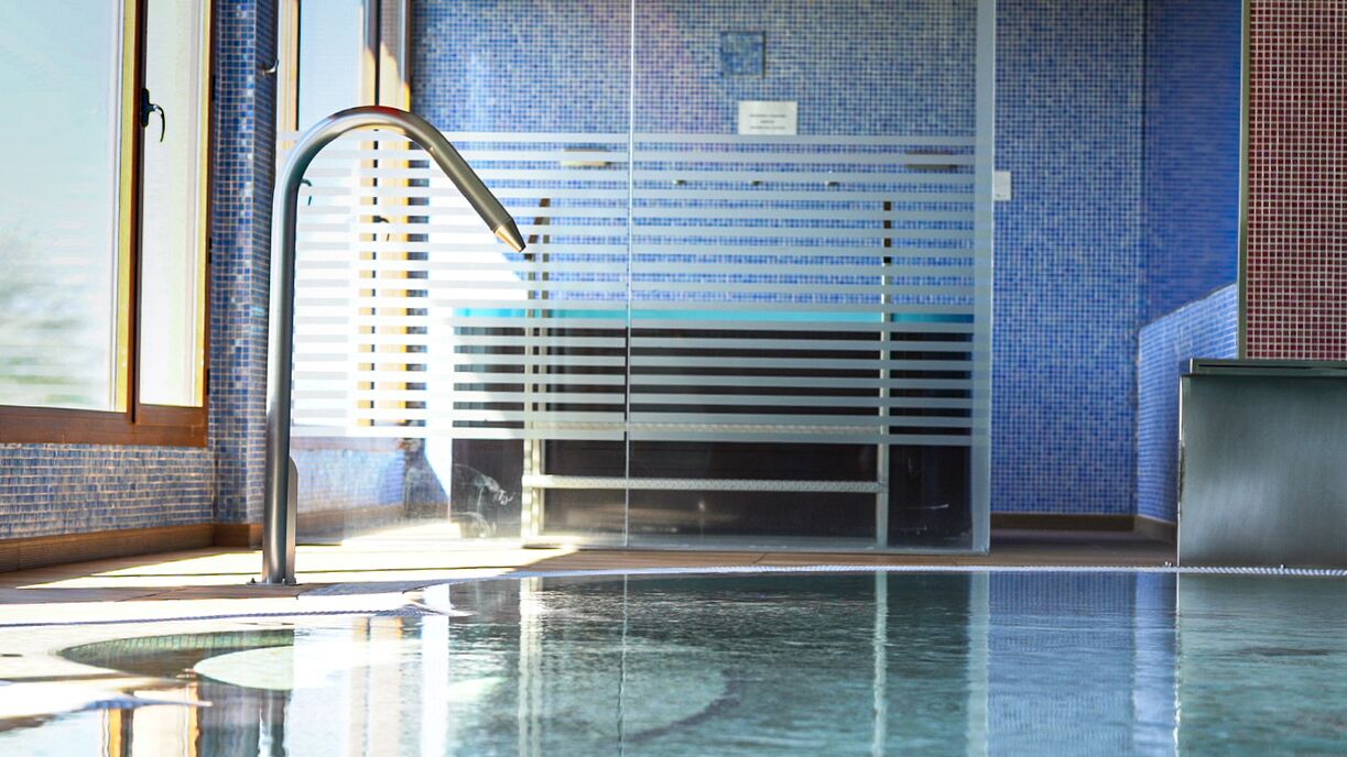 couples treatment room(s), sauna, hot tub, steam room