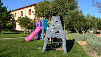 Children’s play area – outdoor