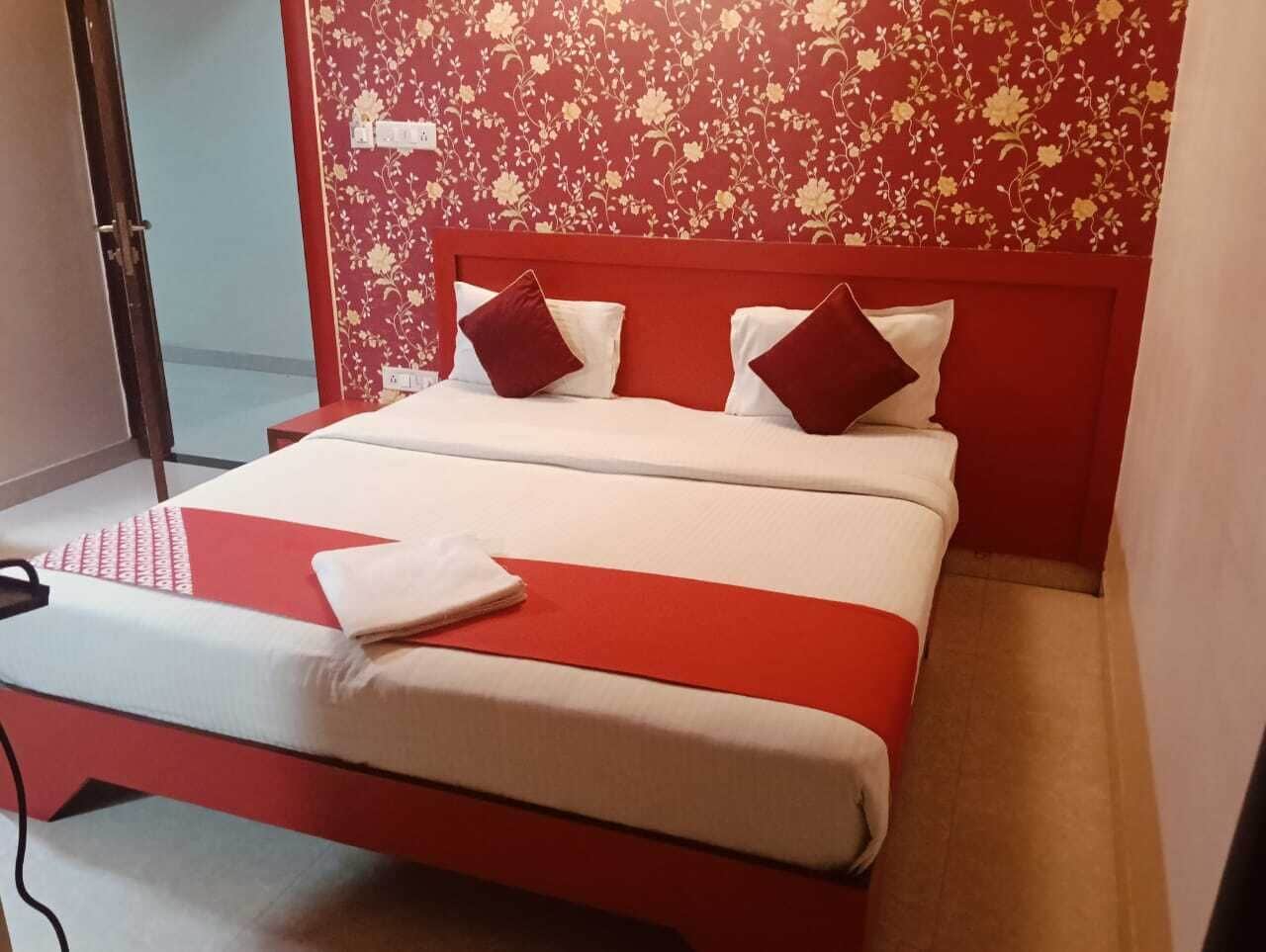 Minibar, in-room safe, desk, blackout curtains