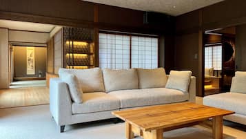 Down comforters, in-room safe, desk, laptop workspace