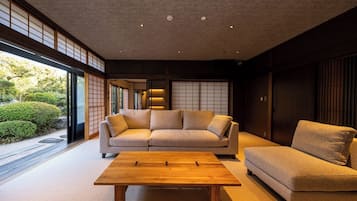 Suite - 1 soveværelse - ikke-ryger - udsigt til have (Japanese Western Style) | Opholdsområde
