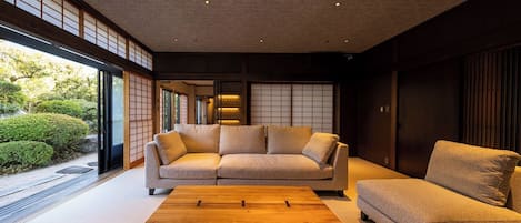 Premium Suite Japanese Western Style Room, Garden View, Non Smoking | Living area