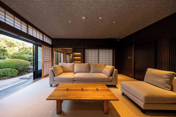 Premium Suite Japanese Western Style Room, Garden View, Non Smoking | Living area