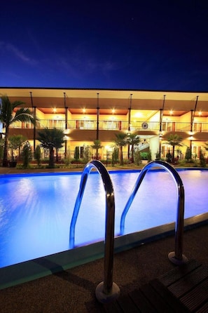 2 outdoor pools, pool umbrellas, pool loungers