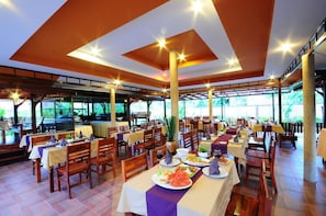 Daily continental breakfast (THB 300 per person)