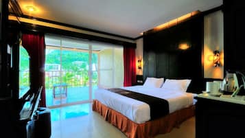 Minibar, caja fuerte, escritorio y cortinas opacas