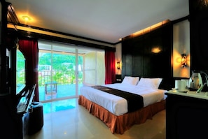 Minibar, in-room safe, desk, blackout curtains - Maleedee Bay Resort (Krabi)
