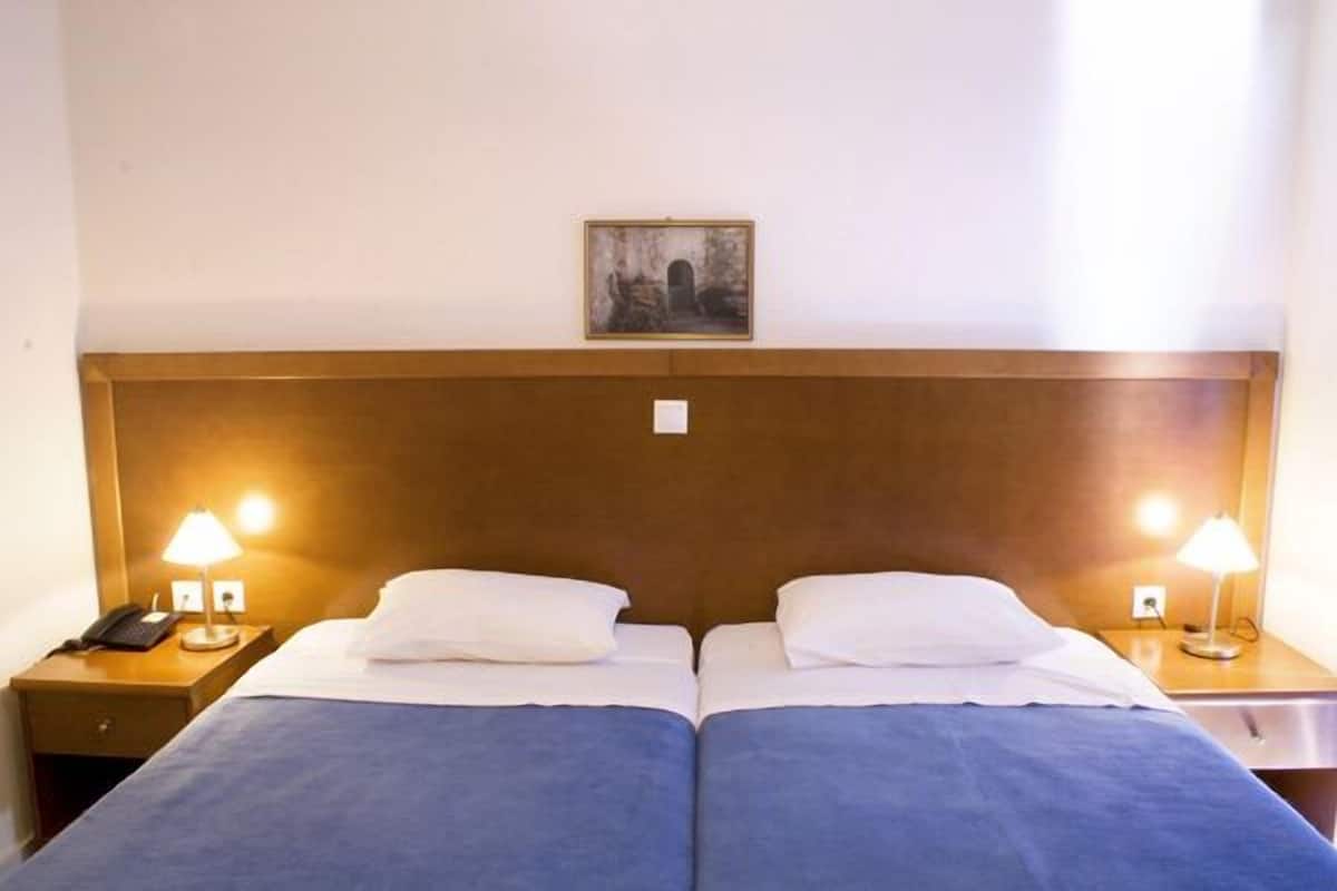 Soundproofing, free cots/infant beds, free WiFi