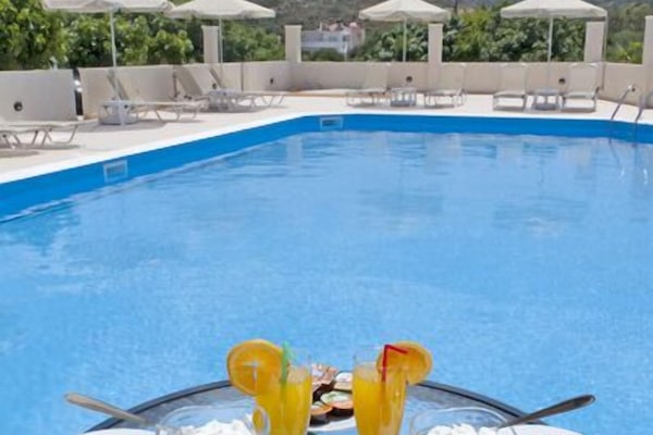 Seasonal outdoor pool, pool umbrellas, sun loungers