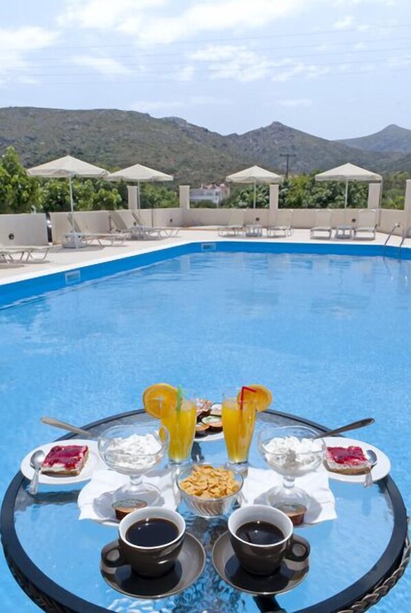 Seasonal outdoor pool, pool umbrellas, sun loungers