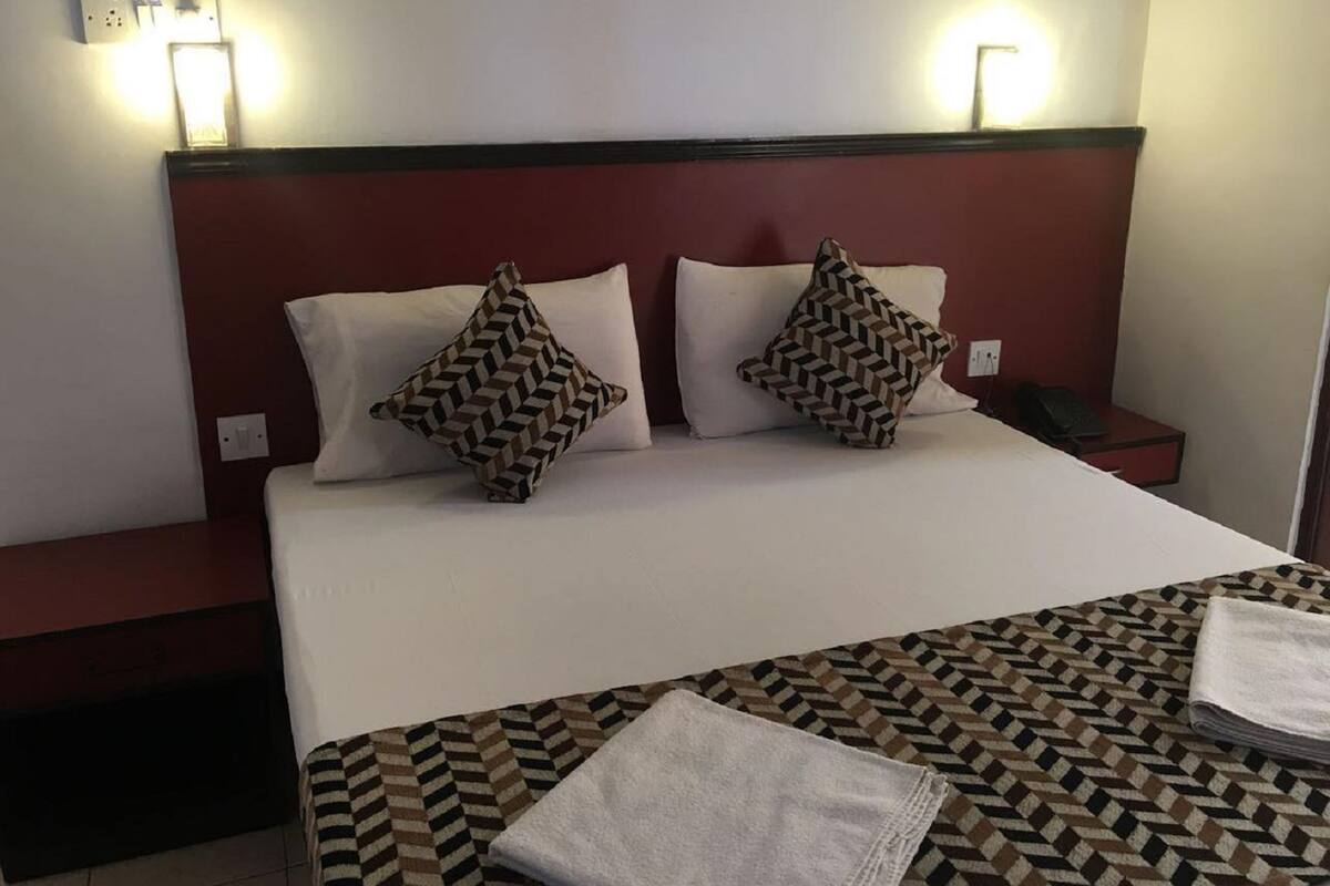 Quarto casal básico, 1 cama de casal