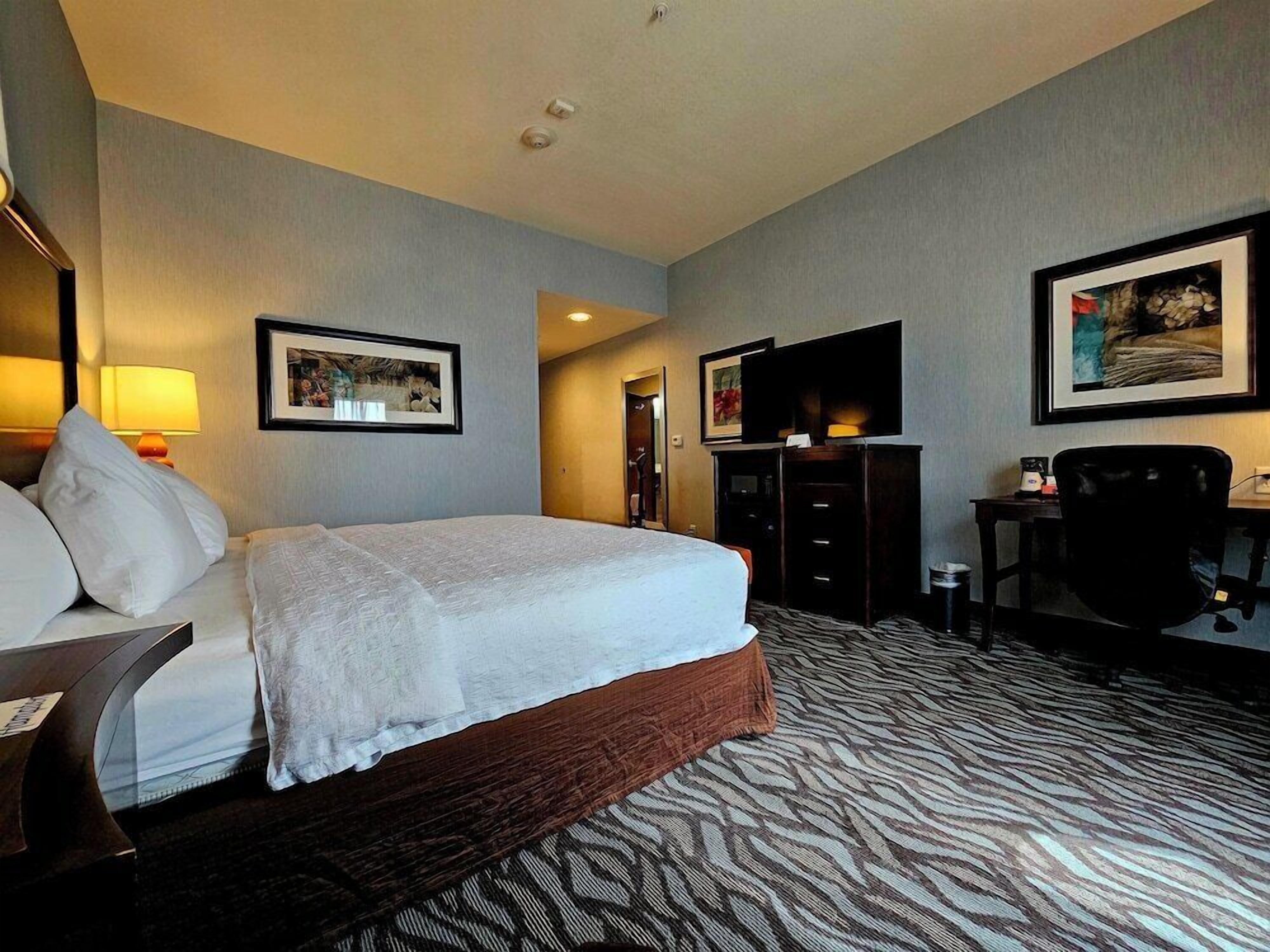 In-room safe, desk, free WiFi, bed sheets