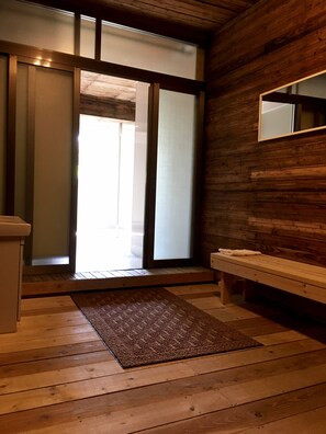 Free toiletries, hair dryer, towels, soap - Moiwa Lodge  (Niseko)