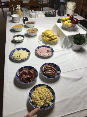 Sarapan Inggeris setiap hari dengan fi 