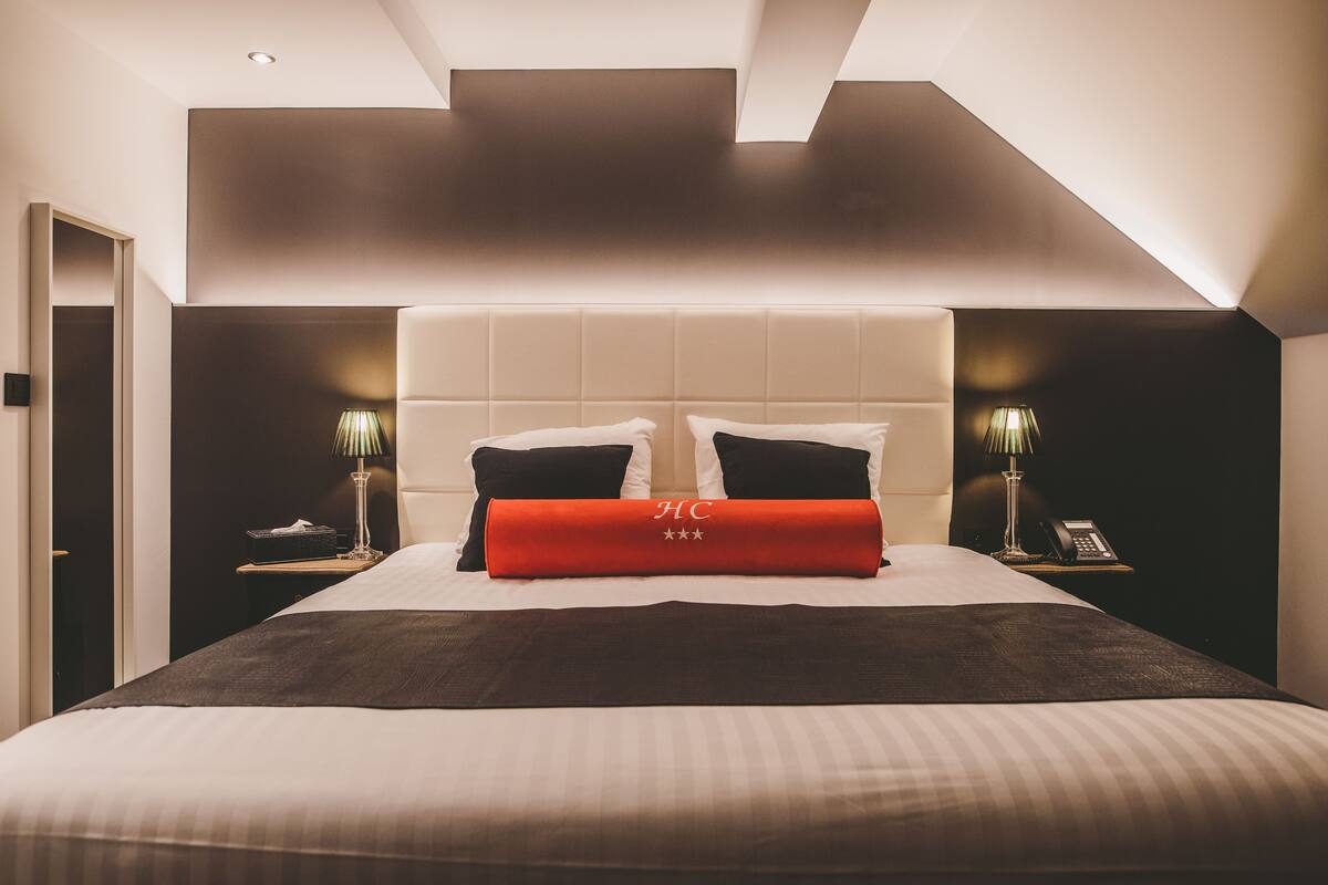 deluxe double room | premium bedding, individually furnished, desk, free wifi