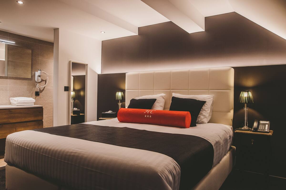 deluxe double room | premium bedding, individually furnished, desk, free wifi