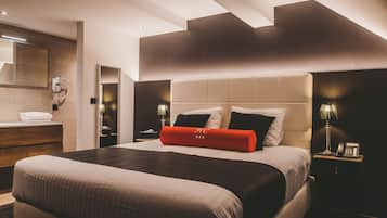 Deluxe Double Room | Premium bedding, individually furnished, desk, free WiFi