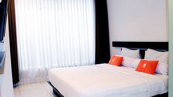 Deluxe Double Room | In-room safe, desk, iron/ironing board, free WiFi