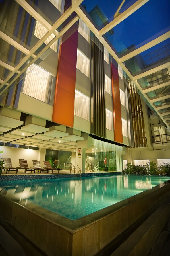 Outdoor pool - V Hotel & Residence Bandung (Bandung)