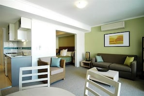 Room - BASE Holidays - Ettalong Beach Premium Apartments (Ettalong Beach)