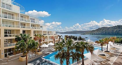 BASE Holidays - Ettalong Beach Premium Apartments