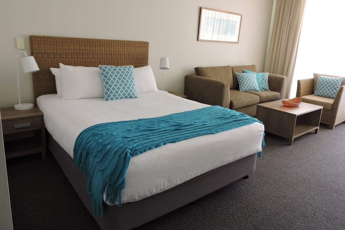 Studio Spa Suite with Town or Hinterland View | Egyptian cotton sheets, premium bedding, pillowtop beds, in-room safe