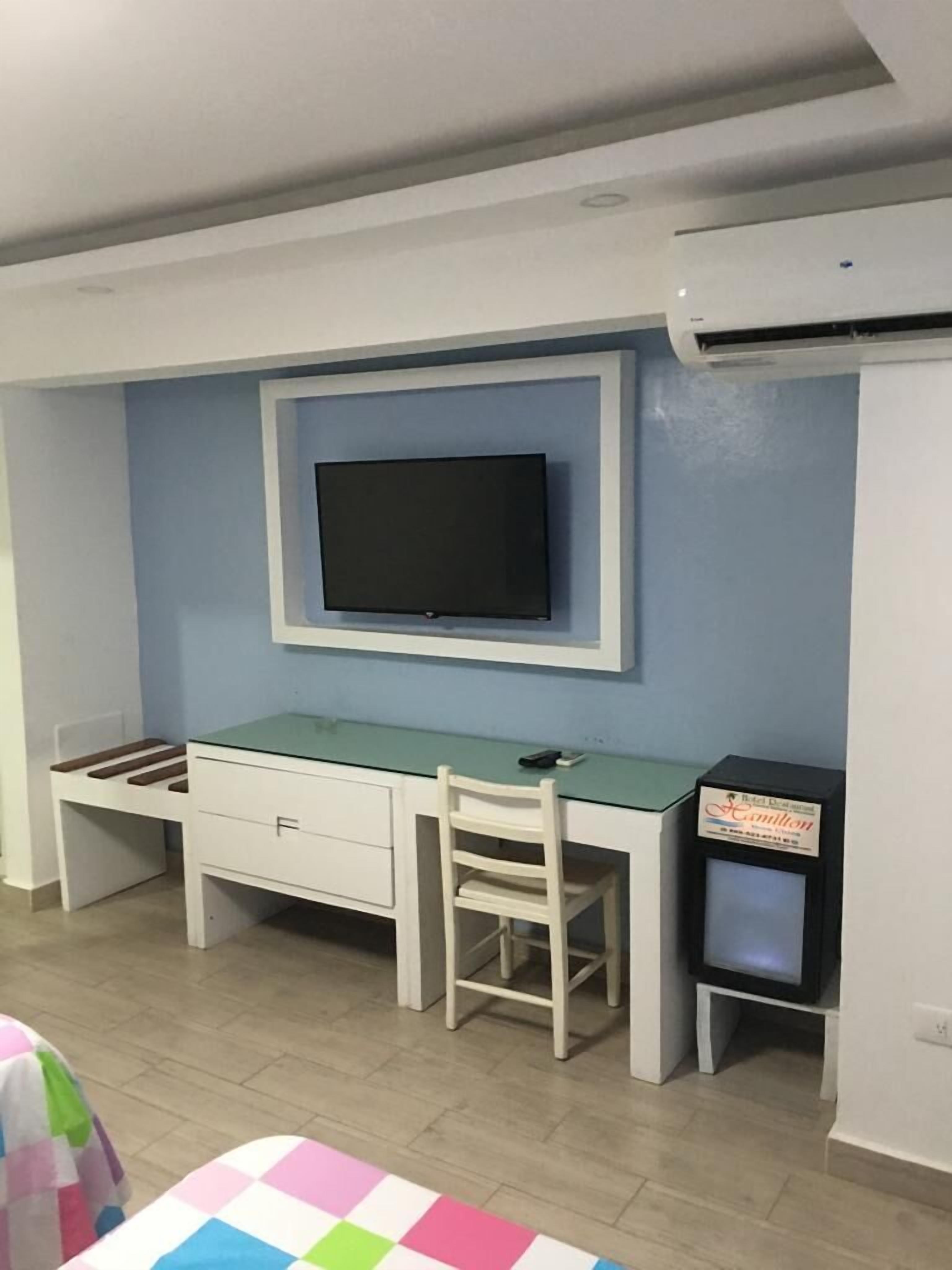 Minibar, caja de seguridad en la habitación, wifi gratis y ropa de cama 