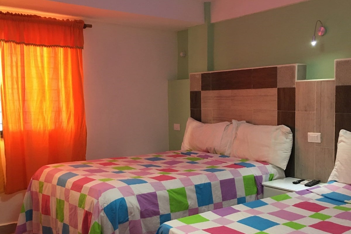Minibar, in-room safe, WiFi (free), bed sheets
