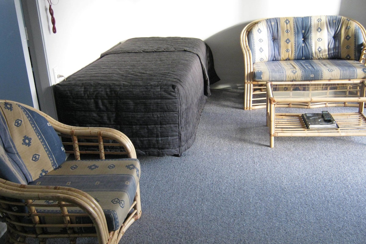 2 Bedroom Unit (Sleeps 5) | Living area | 32-inch LCD TV with satellite channels, TV