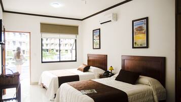 Literie de qualité supérieure, coffres-forts dans les chambres, bureau