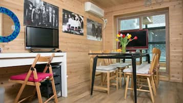 Twin Room, Women only | Living area