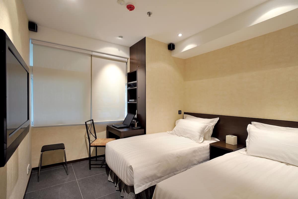 Superior Room | Minibar, in-room safe, desk, iron/ironing board